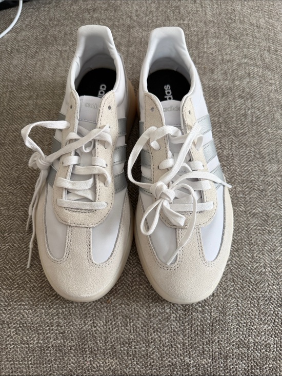 adidas Shoes - NWOT - adidas White Lifestyle Low-Top Sneakers